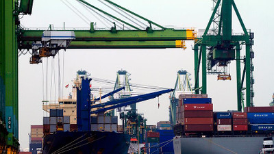 Dış ticaret açığında daralma sürüyor