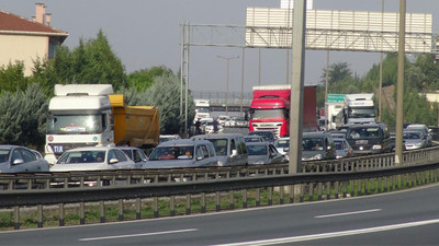 İki noktada trafik kilitlendi!