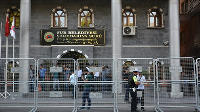 İkisi il 28 belediyeye kayyum atandı