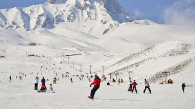 Erciyes'e mevsimin ilk karı yağdı