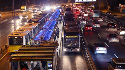 Arızalanan metrobüs seferleri aksattı