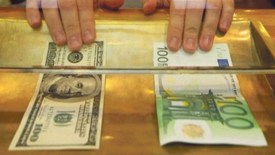 Dolar serbest piyasada 3,70'ten açıldı