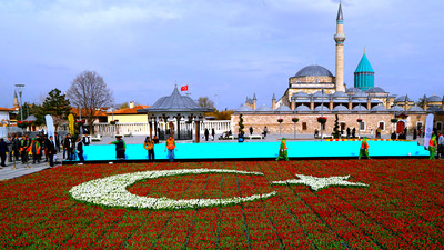 156 bin lale ile Türk bayrağı