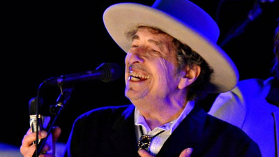 Bob Dylan Nobel ödülünü aldı
