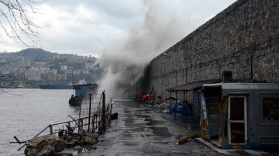 Zonguldak'ta dalgalar 10 metreyi aştı