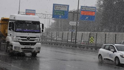 İstanbul'da kar yağışı etkisini artırdı