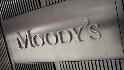 Moody's İtalya'nın notunu düşürdü