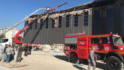 Kayseri'de inşaat halindeki kongre binasının çatısı çöktü