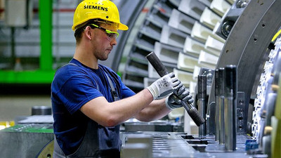 Almanya'nın dış ticaret fazlası azaldı