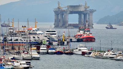 Dev platform Çanakkale Boğazı'ndan geçti