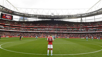 Mesut Özil imzayı attı, Arsenal tarihine geçti