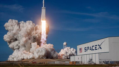 SpaceX, Falcon Heavy roketini fırlattı