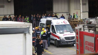 Tuzla'da antrepoda raflar işçilerin üzerine devrildi