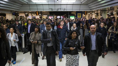 Londra'da metro istasyonunda yangın alarmı
