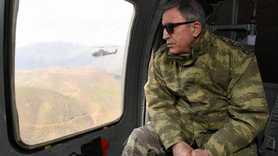 Orgeneral Akar Suriye sınırında