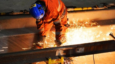 İmalat PMI hızlı geriledi