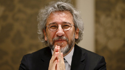 Can Dündar için kırmızı bülten