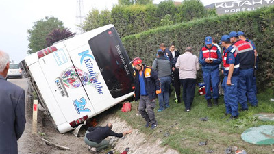 Kütahya'da yolcu otobüsü devrildi: 2 ölü 15 yaralı