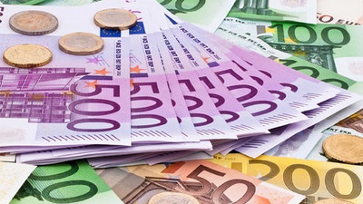Dolar rekora doymadı