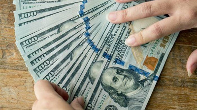 Dolarda yatay açıldı