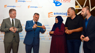 Sivaslı patron 20 çalışanına ev hediye etti