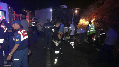 Karaman'da yolcu otobüsü devrildi: 3 ölü, 47 yaralı