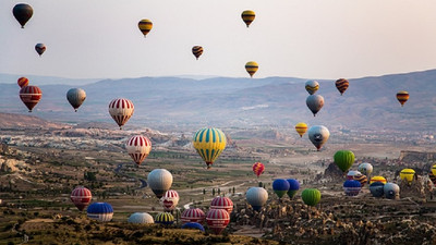 Sıcak hava balonları 15 Temmuz için havalandı
