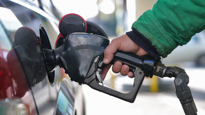 Benzine 12 kuruş zam geldi, fiyata yansımayacak