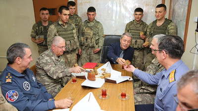 Akar ve komutanlardan "Dağbaşı"nda kutlama