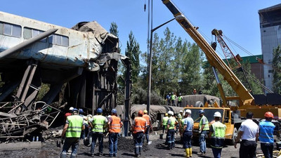 Göçük altında kalan bir işçinin cansız bedenine ulaşıldı