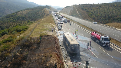 Bursa'da seyir halindeki yolcu otobüsü yandı