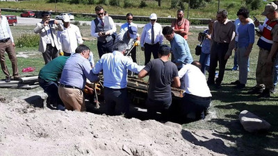 Rus subayın cesedi toprağa verildi