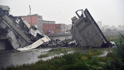 İtalya'da otoyol köprüsü çöktü: 35 ölü