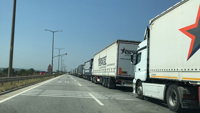 Avrupa'ya açılan kapılarda kilometrelerce kuyruk