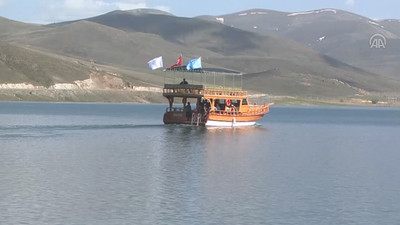 Muğla'da tur teknesi karaya oturdu