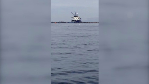 Gırgır teknesi balık çiftliğine çarptı