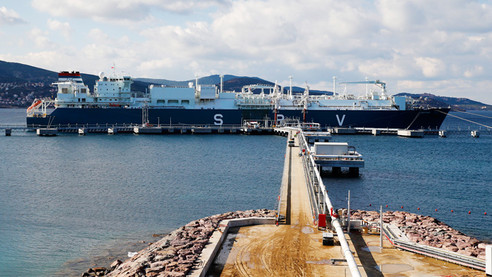 İlk yüzen LNG santrali İzmir'de