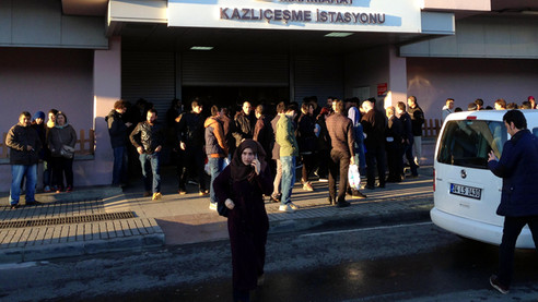 Marmaray'da arıza seferleri aksattı
