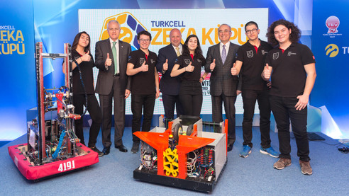 Zeka küpü gençler robot üretiyor