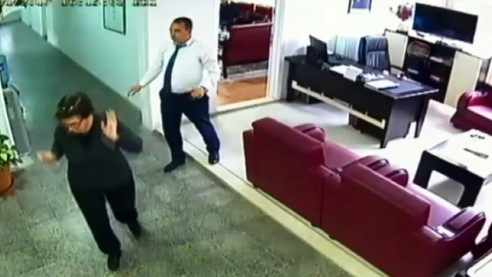 4,9 şiddetindeki deprem kamerada