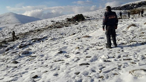 Düşen uçağın enkazı görüntülendi