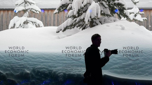 Davos kar altında; çığ riskinden 30 konut tahliye edildi