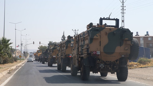 Sınır hattına askeri sevkiyat sürüyor