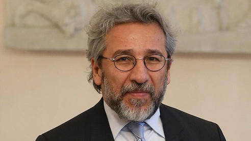 Can Dündar ve İlhan Tanır için kırmızı bülten