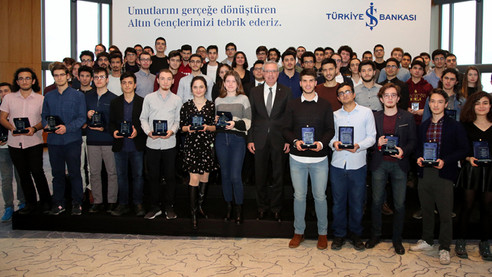 İş Bankası’ndan başarılı gençlere ödül