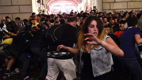 İtalya'da gece kulübünde izdiham: 6 ölü