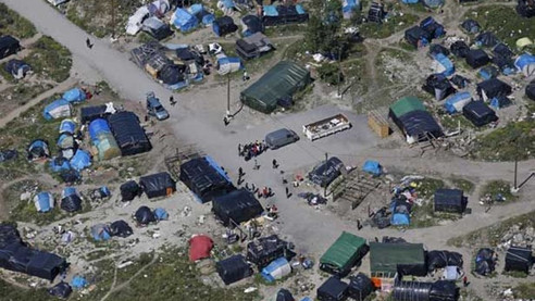 Fransa'da göçmen kampında kavga: 13 yaralı