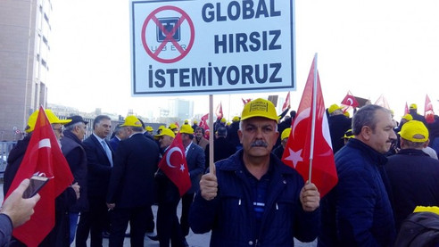 Taksicilerden adliye önünde UBER eylemi