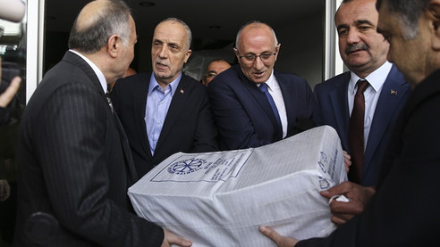 Şeker fabrikaları için toplanan imzalar Başbakanlık'a gönderildi