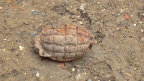 İlkokulda el bombası bulundu